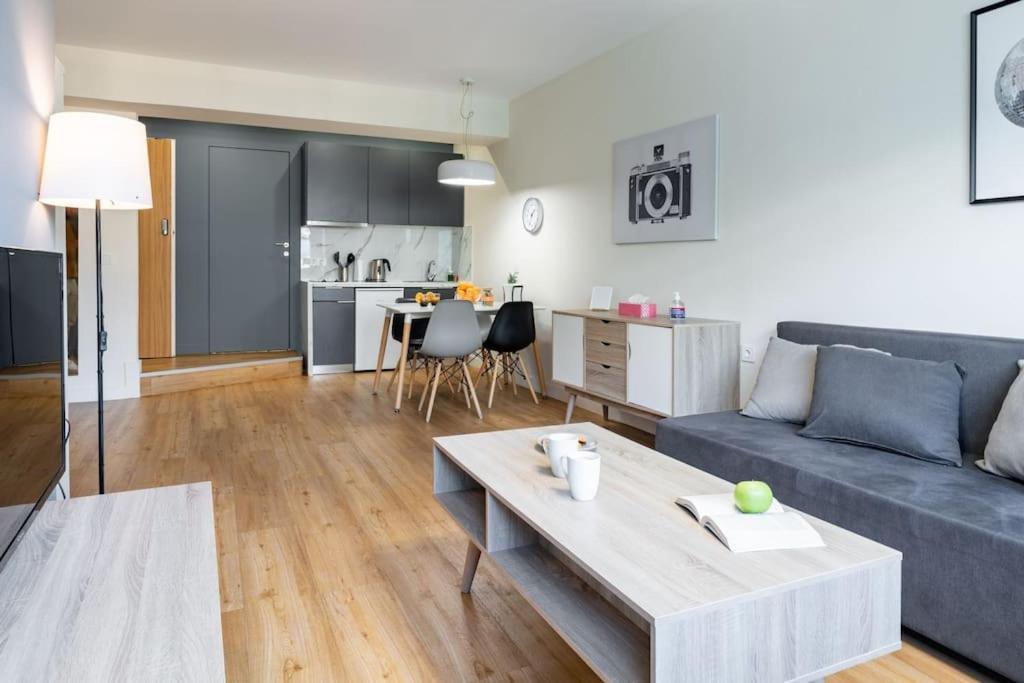 Large Comfy, Modern Studio 5 Min To Acropolis Athens Exterior photo